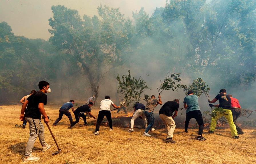 Un gran incendio forestal quema 12,000 hectáreas en el centro de España