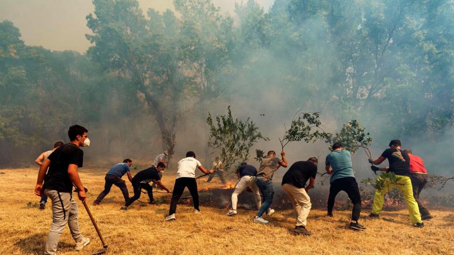 Un gran incendio forestal quema 12,000 hectáreas en el centro de España