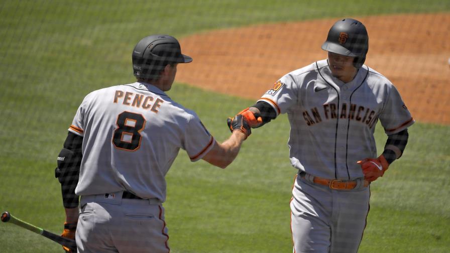 Kapler logra 1er triunfo como manager de Gigantes