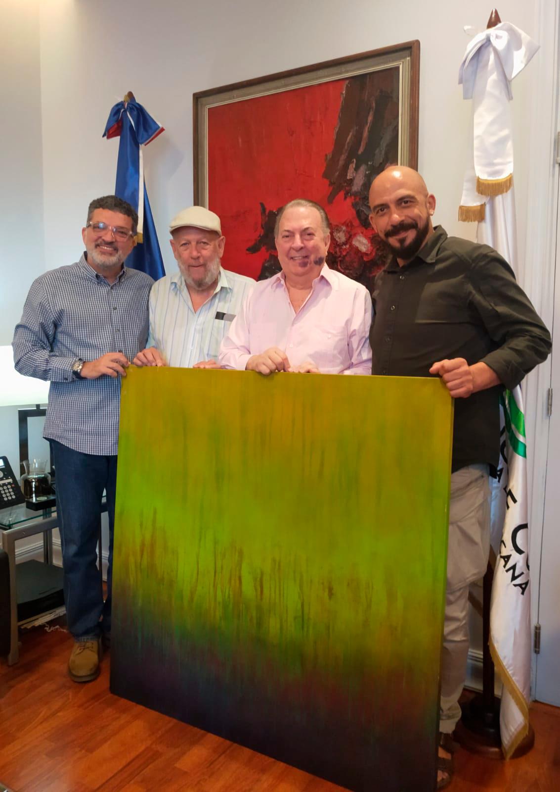 El Ministerio de Cultura en RD también recibió la donación de una de sus obras.