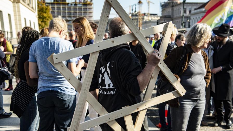 Miles de alemanes protestan en Berlín por antisemitismo