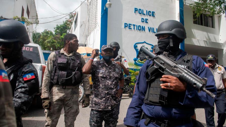 Policía de Haití rodea a sospechosos tras asesinato del presidente Moïse