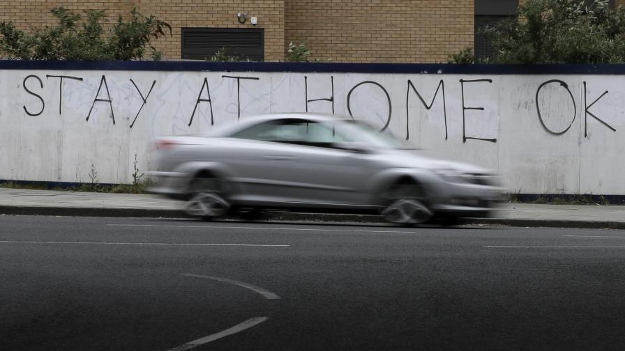 Renuncia científico británico que violó normas de cuarentena