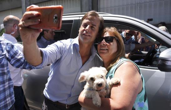 Resultados oficiales dan ligera ventaja a Lacalle en Uruguay