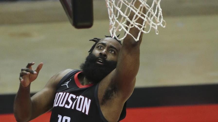 Mavericks explotan en el último cuarto y vencen a Houston