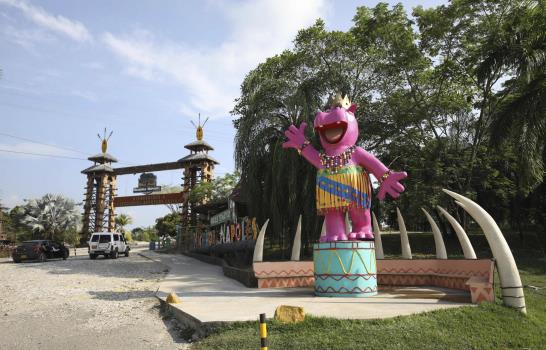 Mezcla de cariño y temor causan hipopótamos de Pablo Escobar