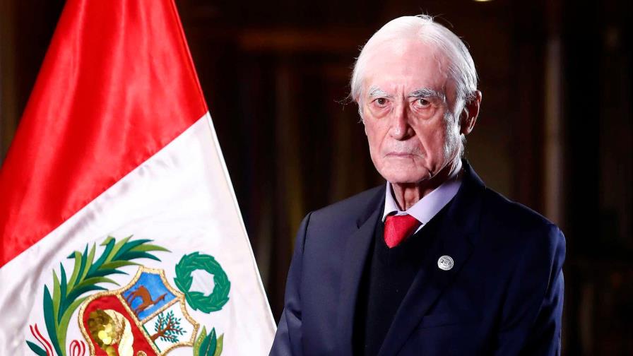 Renuncia canciller, primera baja en gabinete peruano
