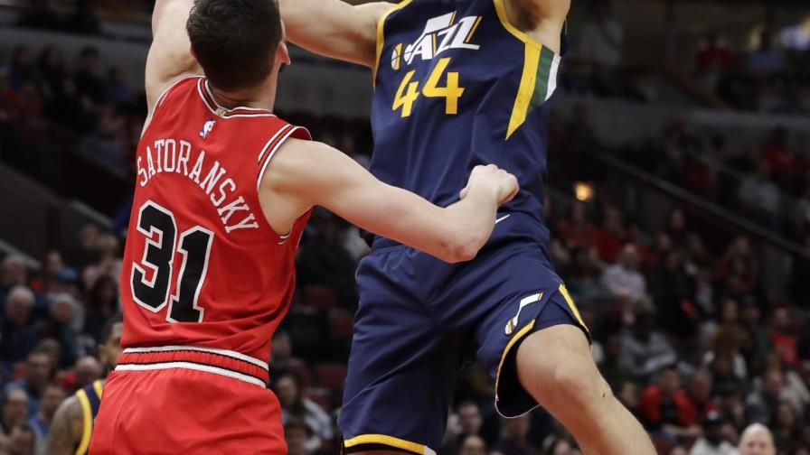Bogdanovic anota 19; Jazz supera a Bulls