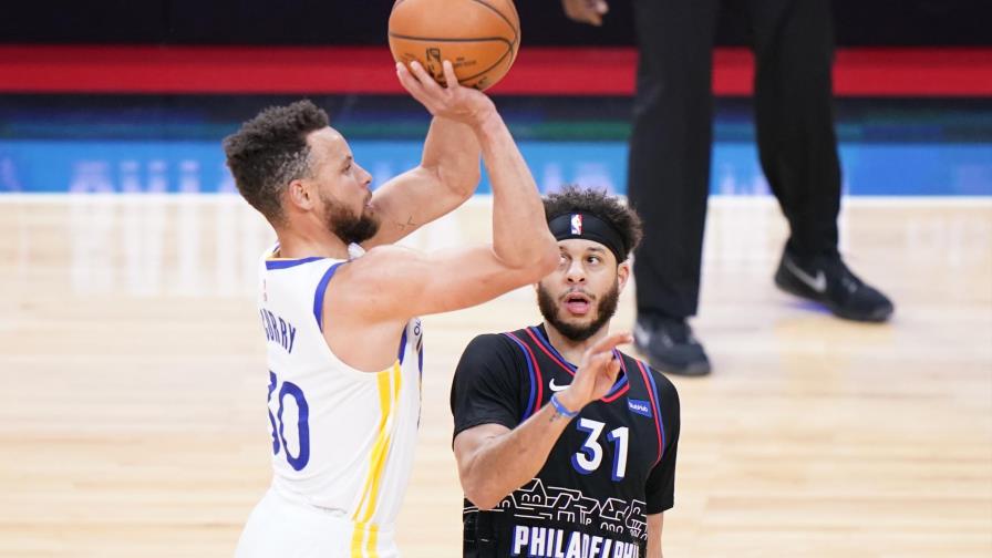 Con fiesta de triples de Curry, Warriors superan a 76ers