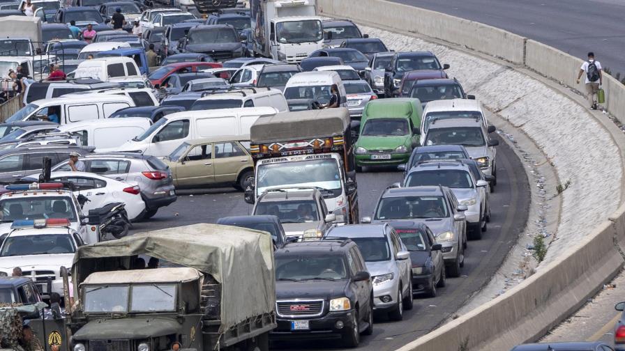 Llega a puerto sirio un buque con diésel iraní para Líbano