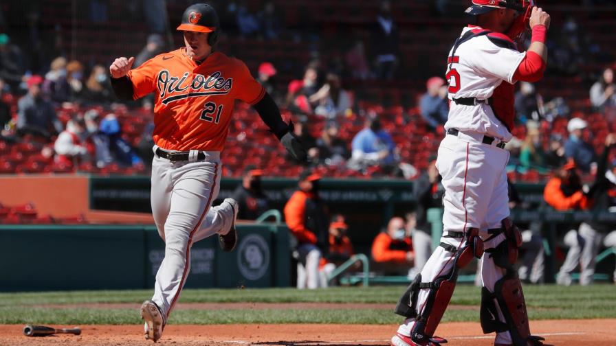 Orioles barren a Boston, segunda vez que inician 0-3 en casa