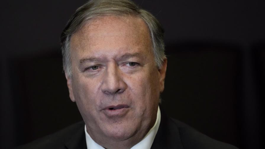 Aún no hallan costosa bote de whisky regalada a Pompeo