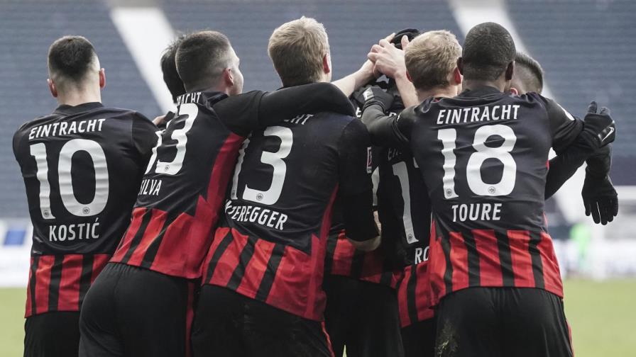 Frankfurt estira buena racha y es tercero en la Bundesliga