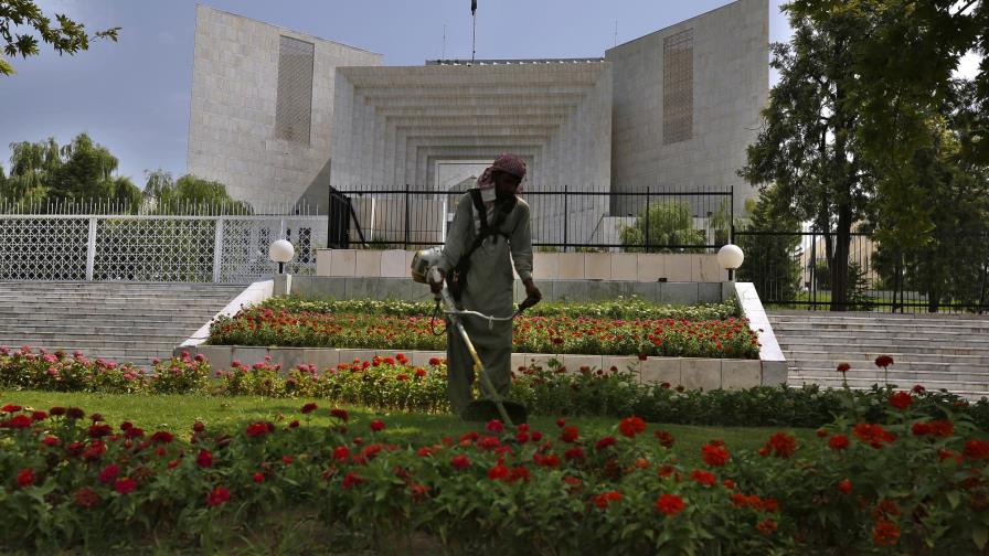 Templo hindú saqueado es devuelto a su comunidad en Pakistán
