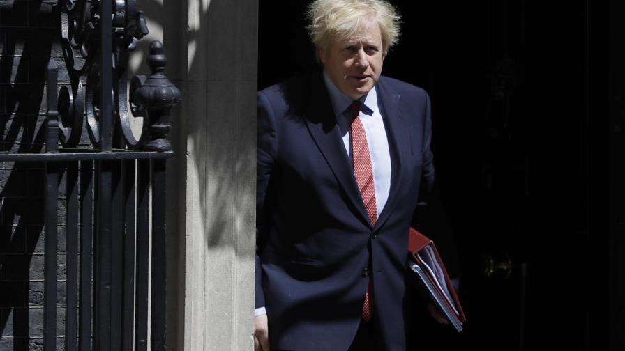 Boris Johnson promete más pruebas y sistema de seguimiento