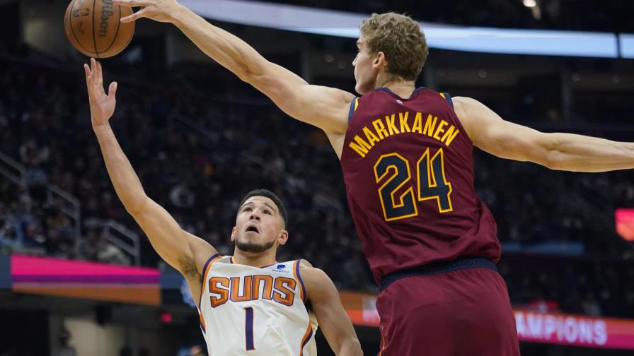 Suns hilvanan 14 triunfos al vencer 120-115 a Cavaliers