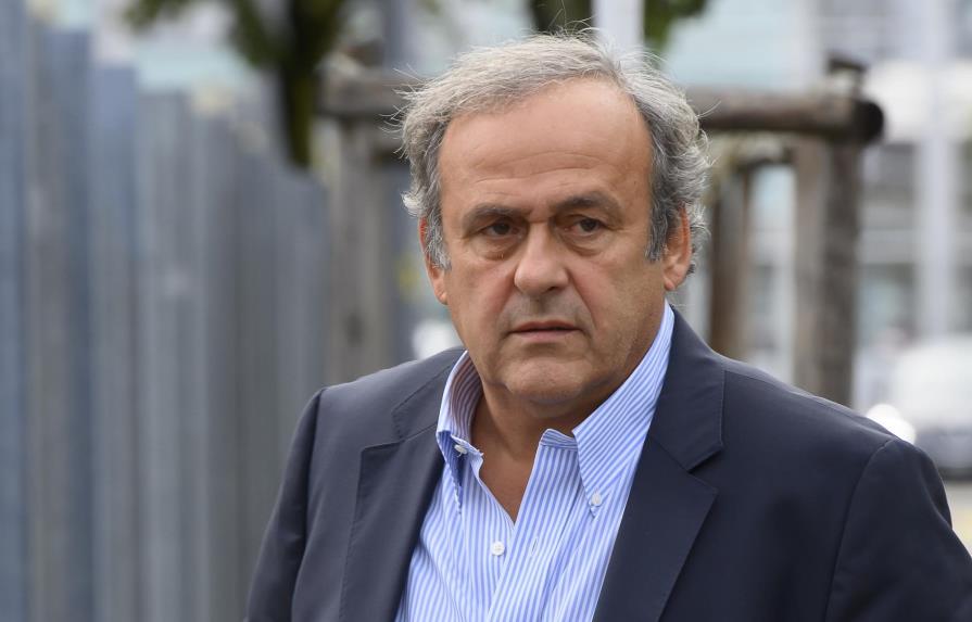 Fiscalía suiza suma fraude en pesquisa a Blatter y Platini