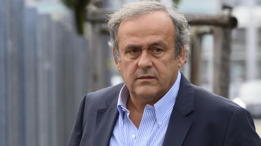 Fiscalía suiza suma fraude en pesquisa a Blatter y Platini