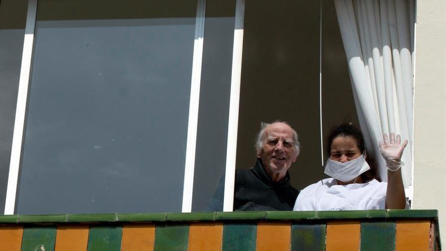 La OMS pide a hijos y nietos llamar a diario a padres y abuelos confinados