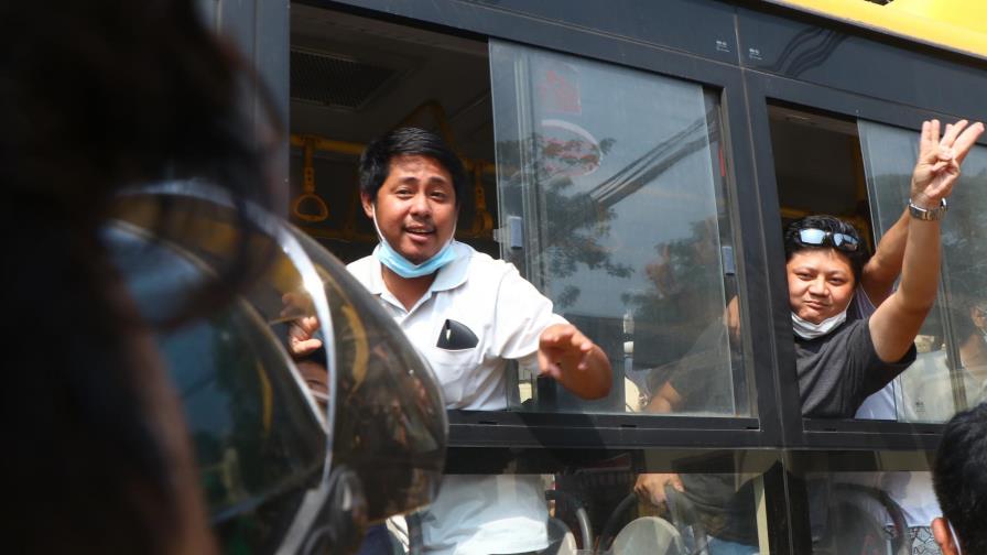 Liberan a cientos de detenidos por protestas en Myanmar