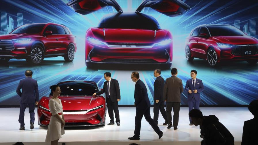 Vehículos eléctricos dejan a China en un dilema