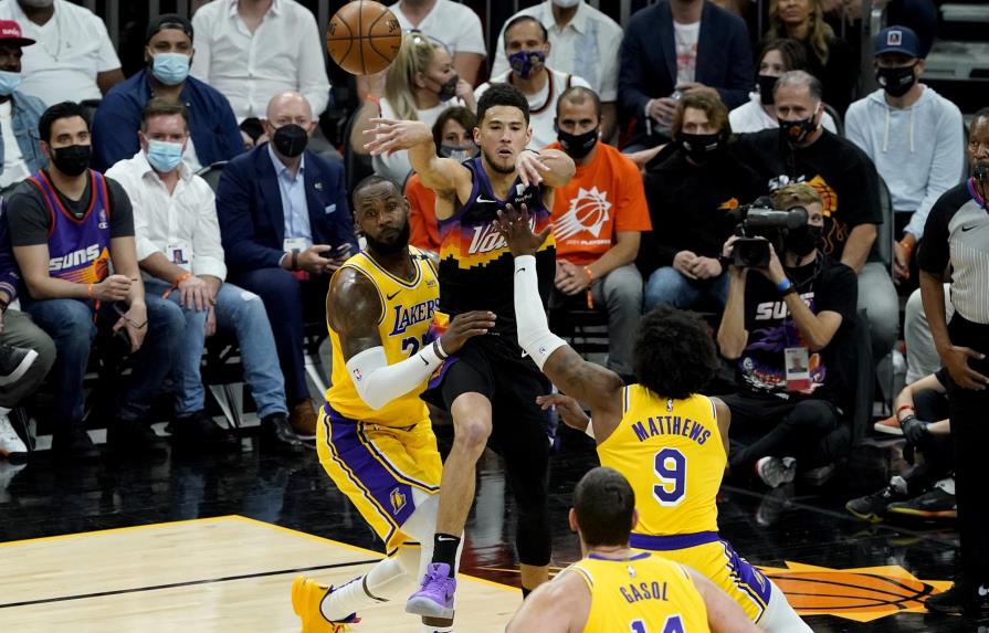 Vídeo | Los Suns desmantelan a Lakers, lideran la serie 3-2
