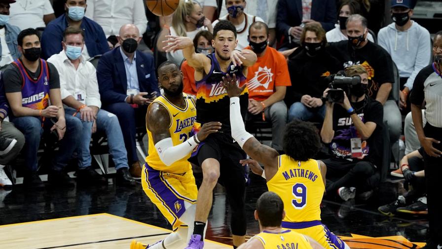Los Suns desmantelan a Lakers 115-85, lideran la serie 3-2