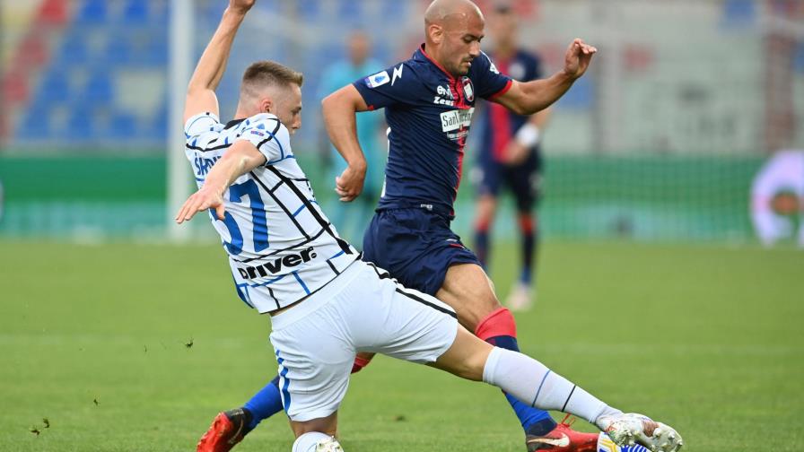 Inter gana y acaricia el cetro en Italia