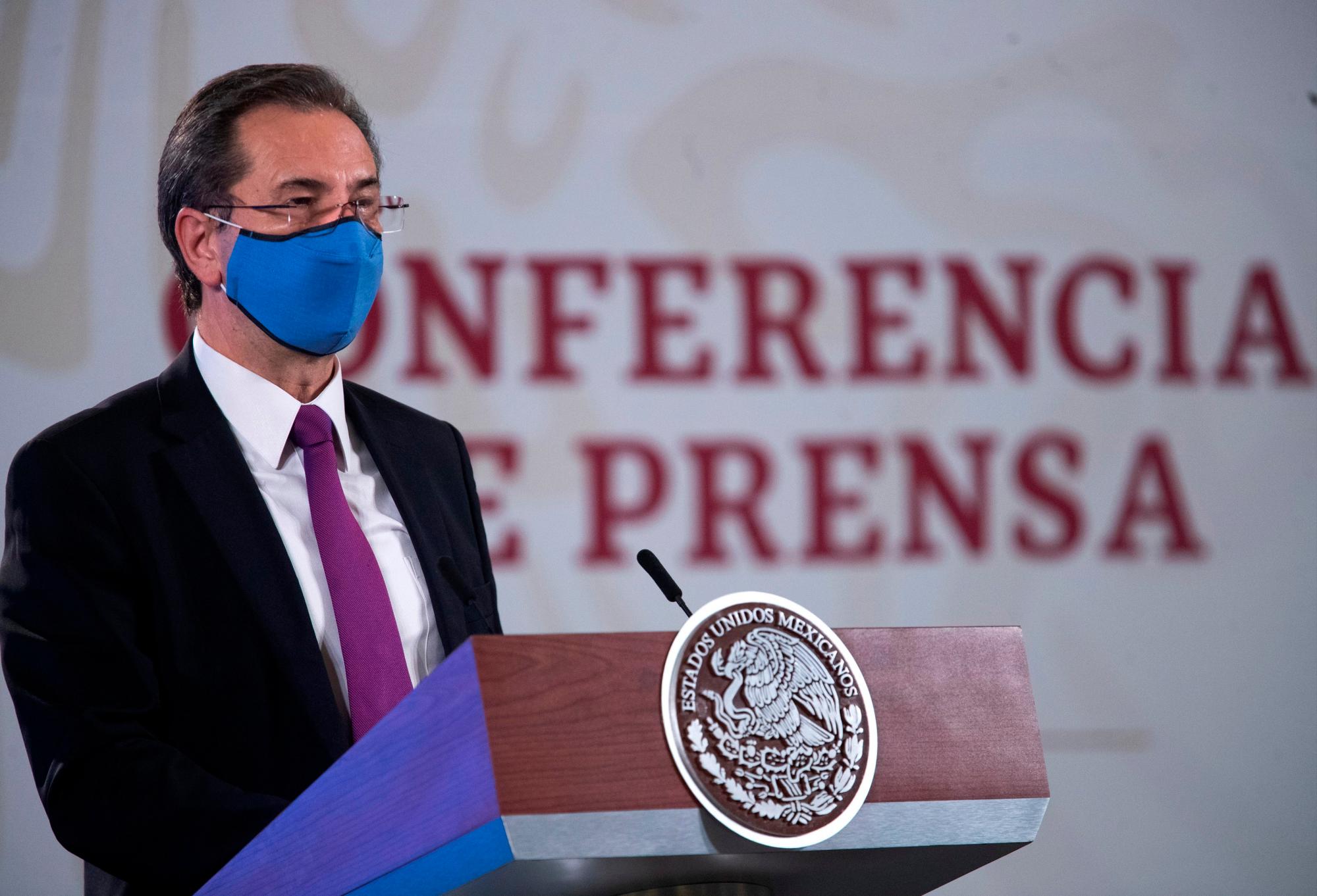 El secretario de Educación Pública de México, Esteban Moctezuma, durante una rueda de prensa.