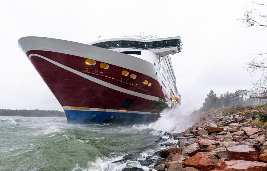 Ferry queda atascado en aguas entre Finlandia y Suecia