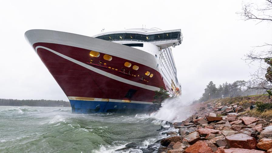 Ferry queda atascado en aguas entre Finlandia y Suecia
