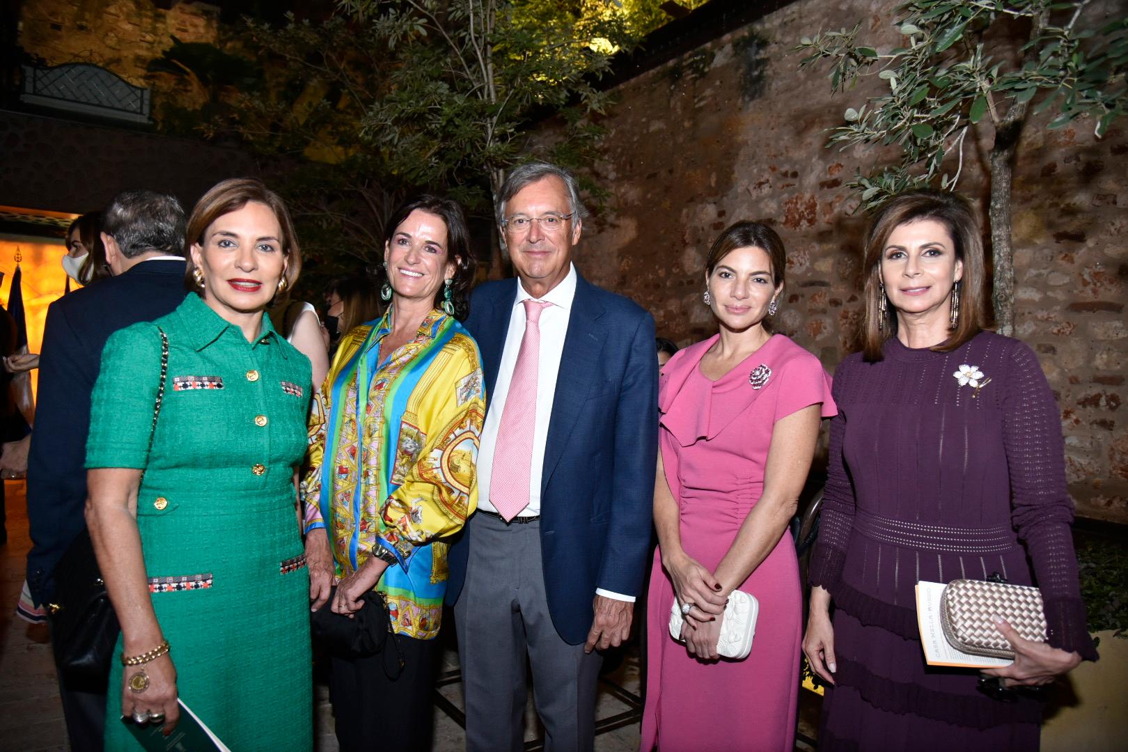 Aide de Rainieri, Pilar Llado, Antonio Pérez Hernández, Paola Rainieri y Patricia De Molla.