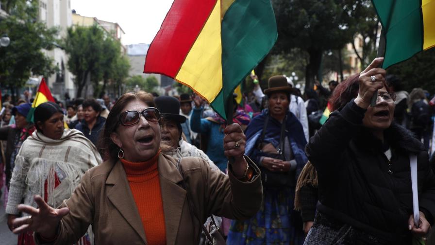 Choques aumentan tensión en Bolivia tras polémicos comicios Choques aumentan tensión en Bolivia tras polémicos comicios