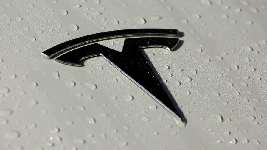 EEUU investiga fallas en tableros digitales de los Tesla EEUU investiga fallas en tableros digitales de los Tesla