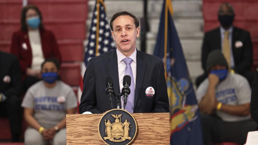 Renuncia comisionado de Salud de Nueva York, estuvo al frente de campaña contra el COVID-19