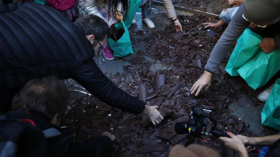 Derriban otro Muro de Berlín: una réplica en chocolate