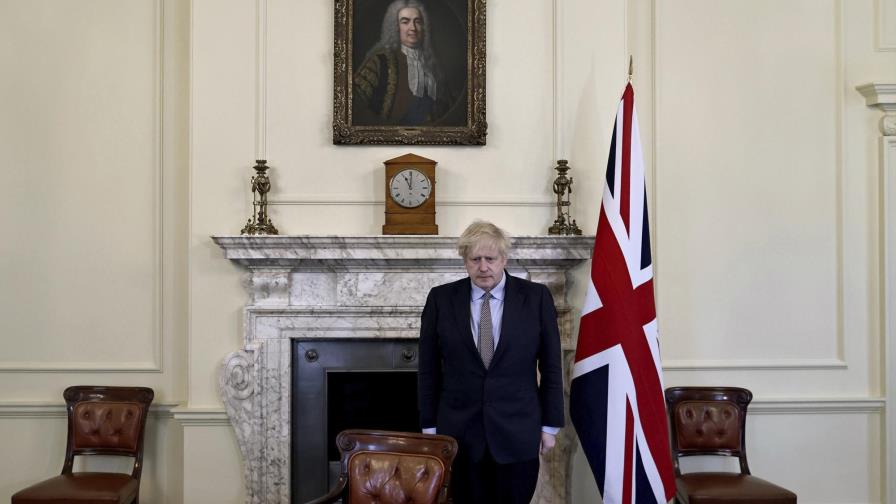 GB: Johnson anunciará cambios a las medidas de confinamiento