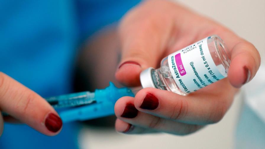 Una serie de tropiezos y críticas para la vacuna AstraZeneca 