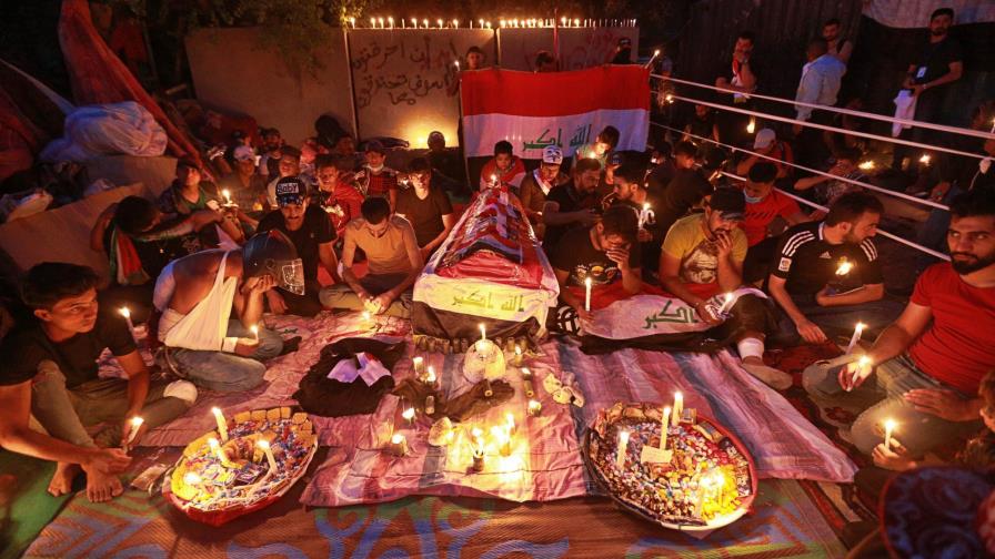 Manifestantes toman puente en Bagdad y médico fallece