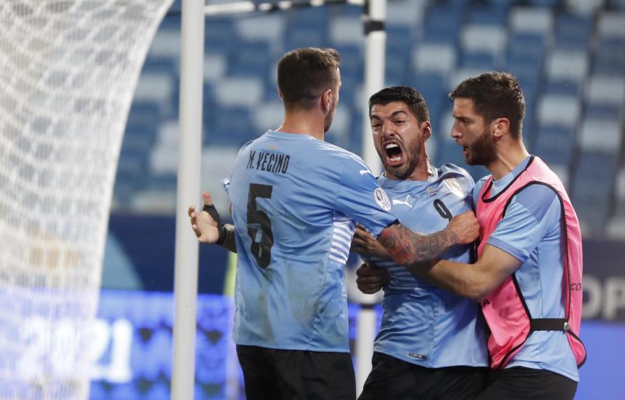 Uruguay anota por fin y rescata empate ante Chile