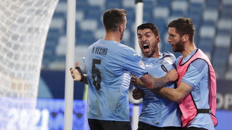 Uruguay anota por fin y rescata empate ante Chile Uruguay anota por fin y rescata empate ante Chile