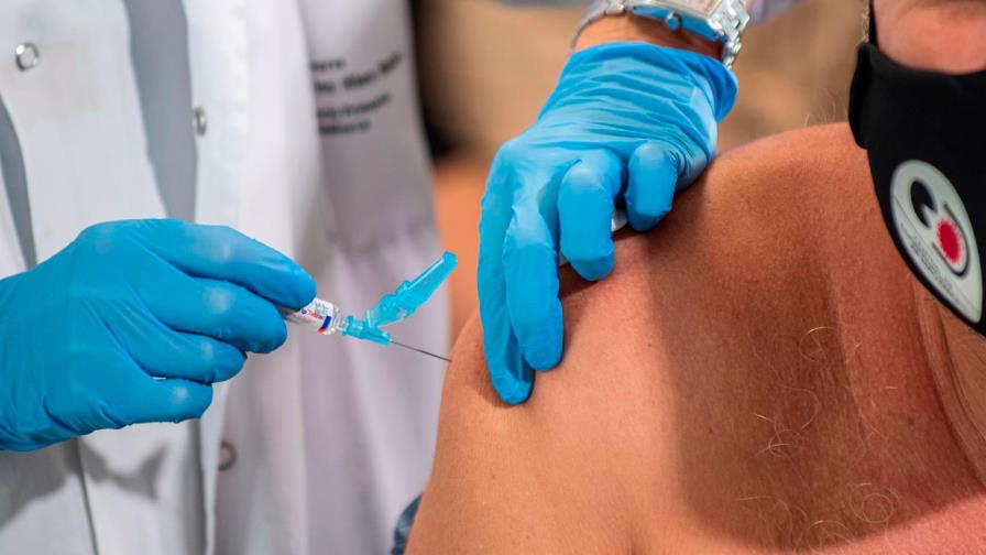 Vacuna contra la gripe protege de severa COVID-19, según estudio global