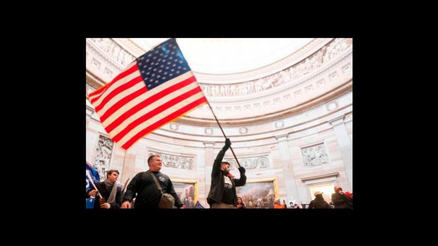 Detienen a otro presunto participante en toma del Capitolio de EEUU en enero