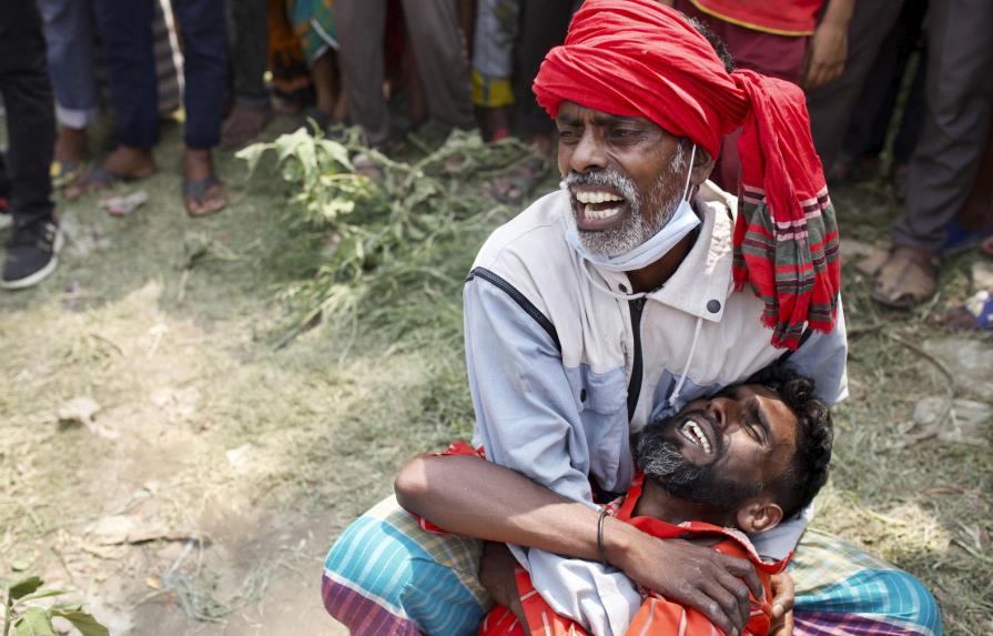 Al menos 25 muertos en un naufragio en Bangladesh