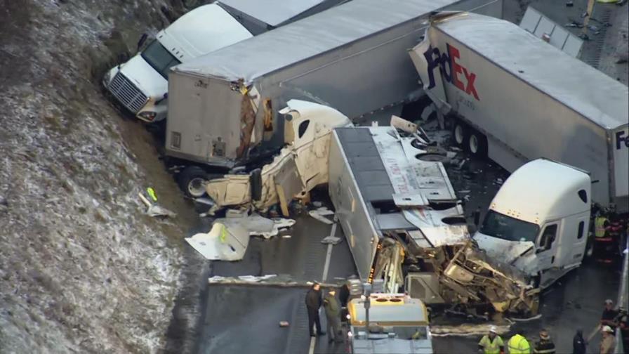 Cinco muertos en choque vehicular múltiple en Pensilvania