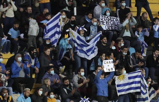 Uruguay vence 1-0 a Ecuador en el descuento y queda tercero