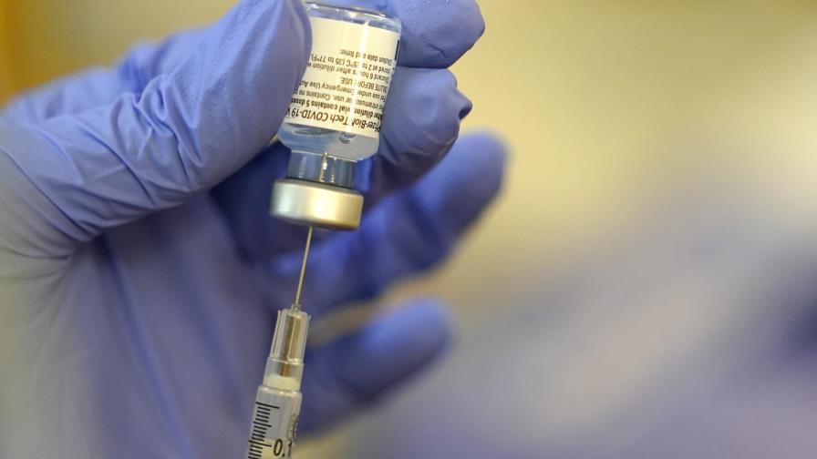 Pfizer promete 40 millones de vacunas COVID a países pobres