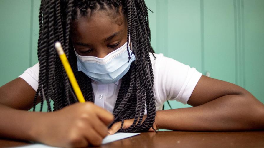 EEUU: Escuelas reabren con diversas políticas de mascarillas