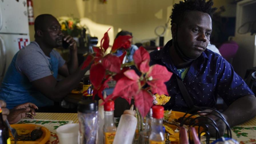 Campamento en Texas refleja penurias de diáspora haitiana