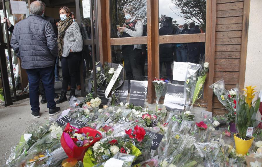 Convocan marchas en Francia en homenaje a maestro asesinado